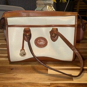 Elegant Cream and Tan Leather Shoulder fashion Bag